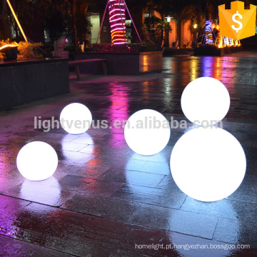 LED Lâmpada E27 plástico jardim levou a bola com APP sistema controle remoto cor mudança de Natal ornamento flash levado luz